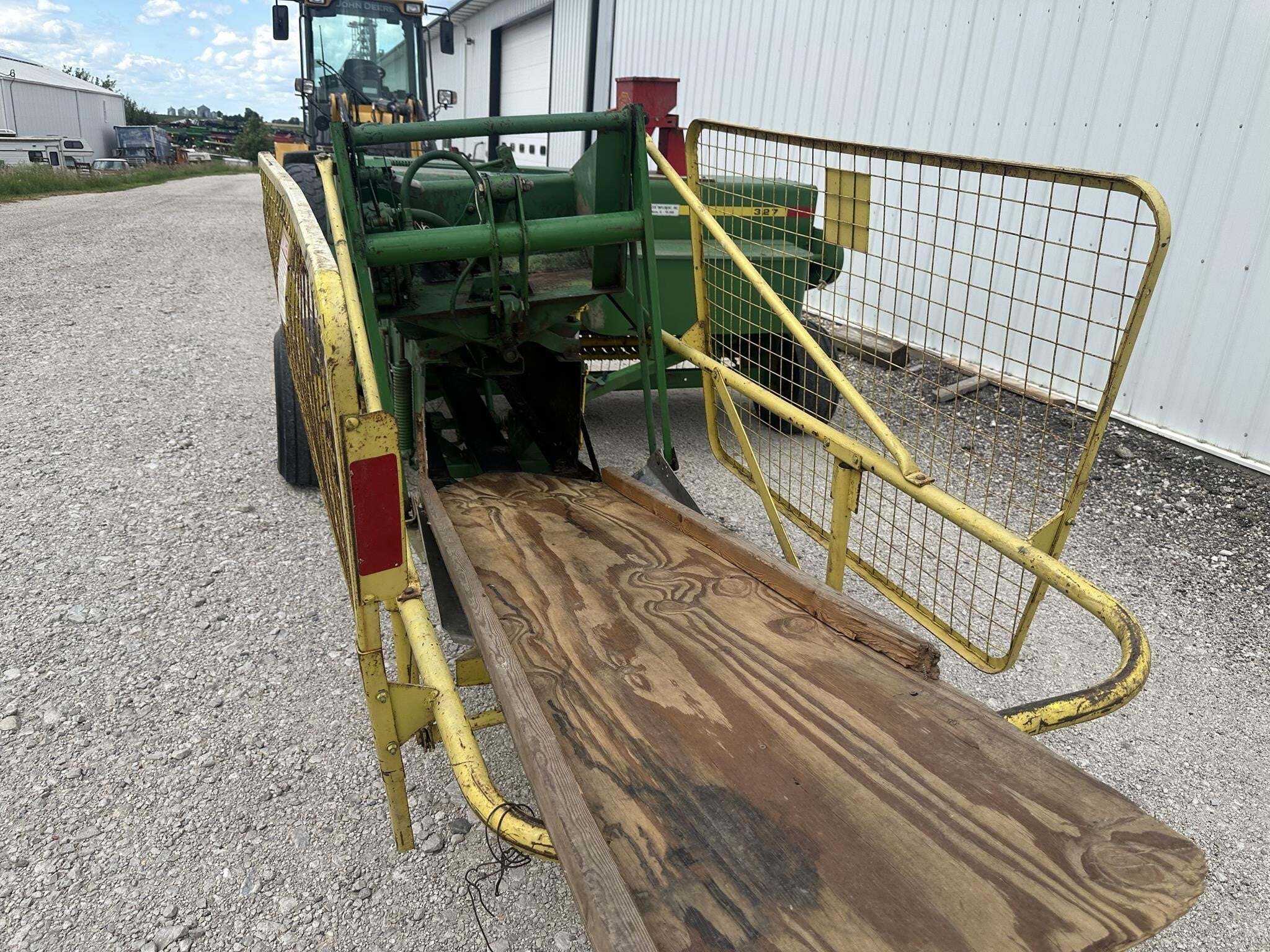  John Deere 327 Small Square Baler