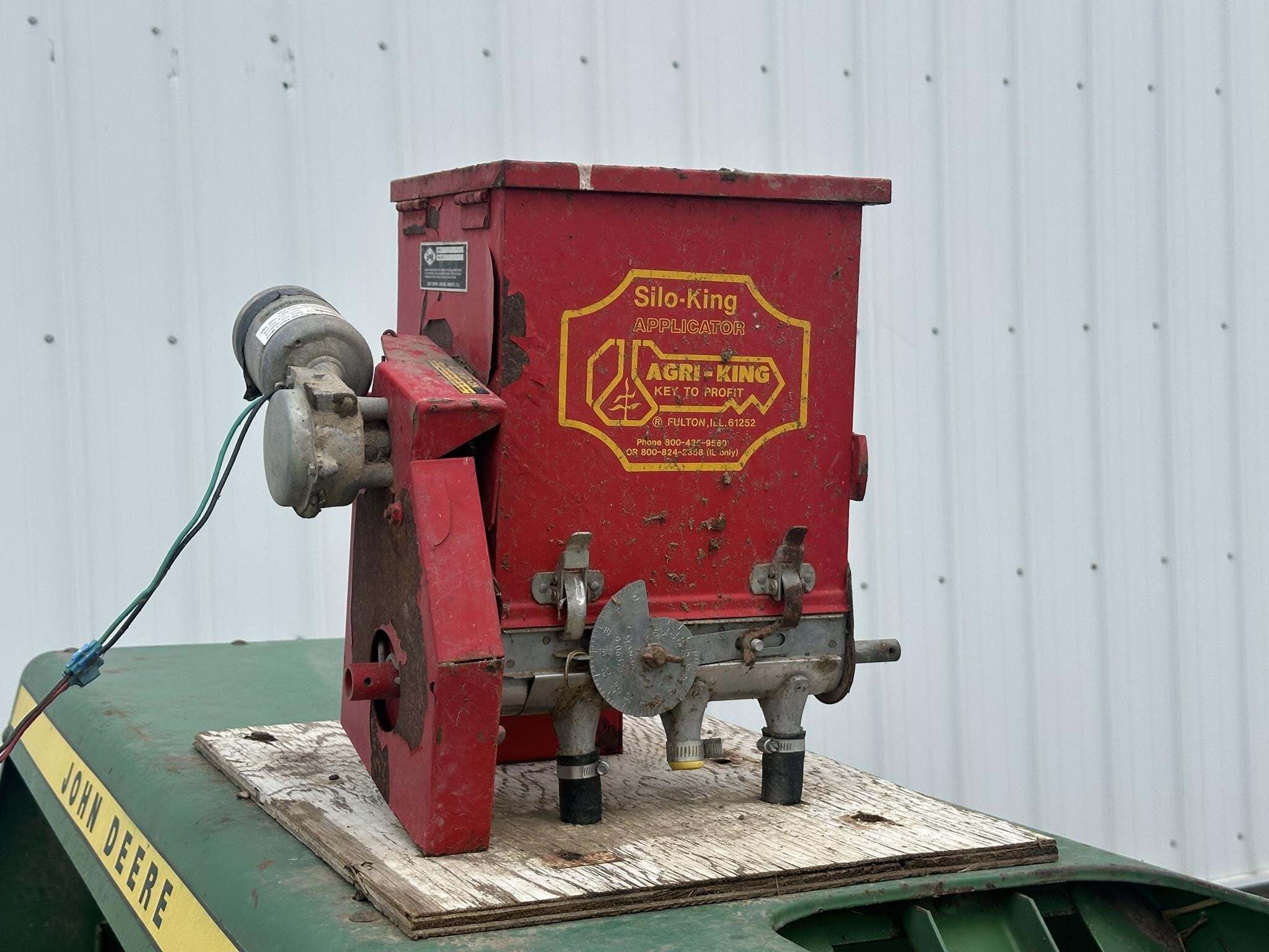  John Deere 327 Small Square Baler