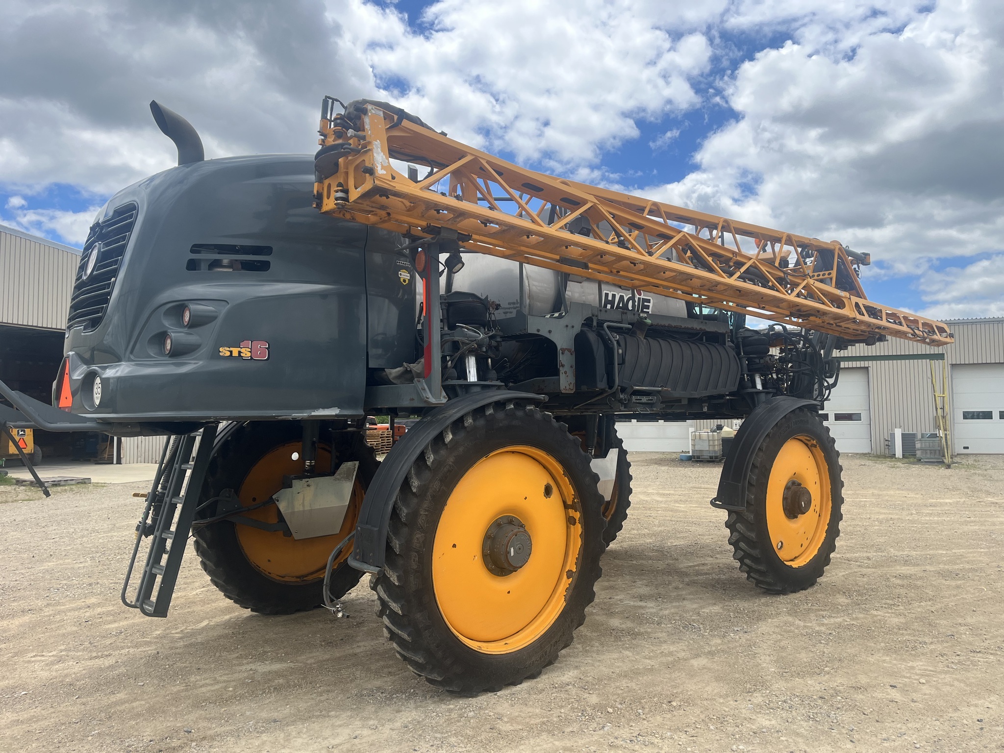 2018 Hagie STS16 Self-Propelled Sprayer