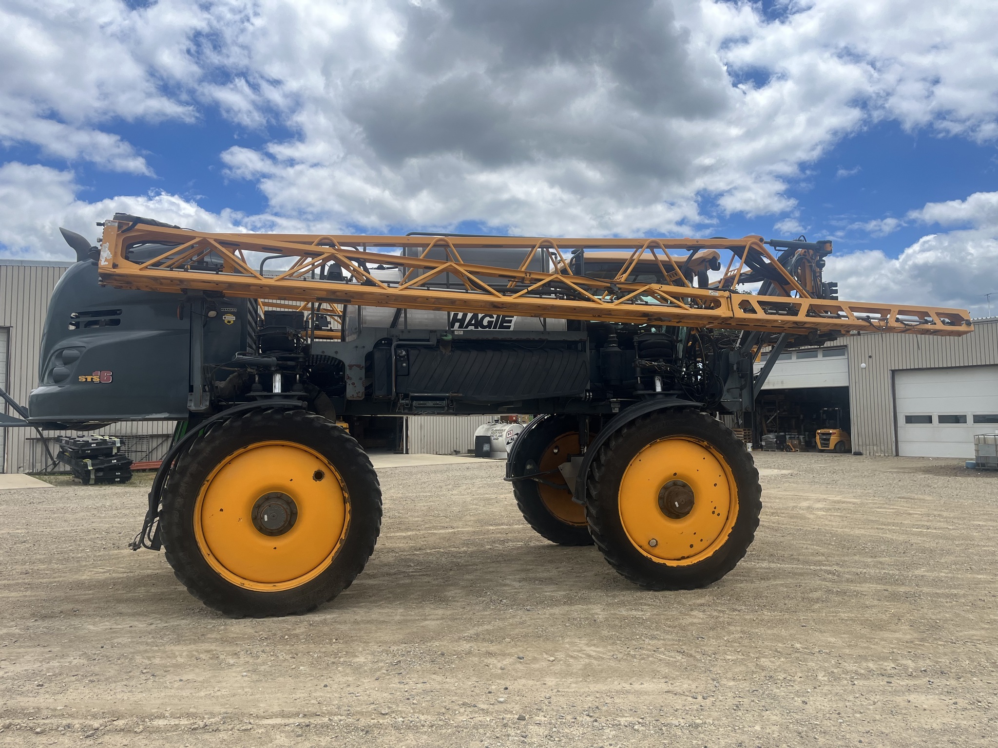 2018 Hagie STS16 Self-Propelled Sprayer