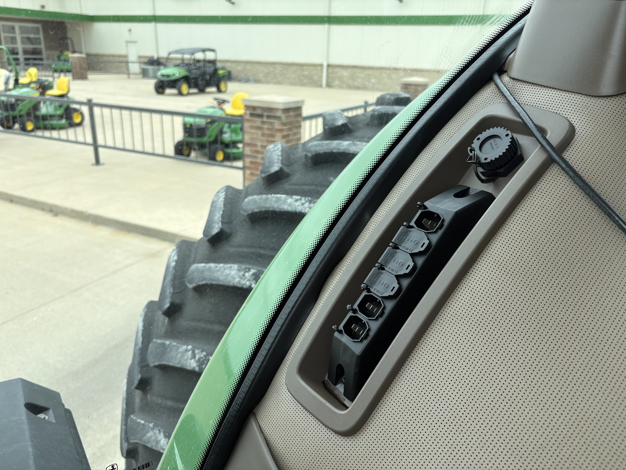 2014 John Deere 8270R Tractor