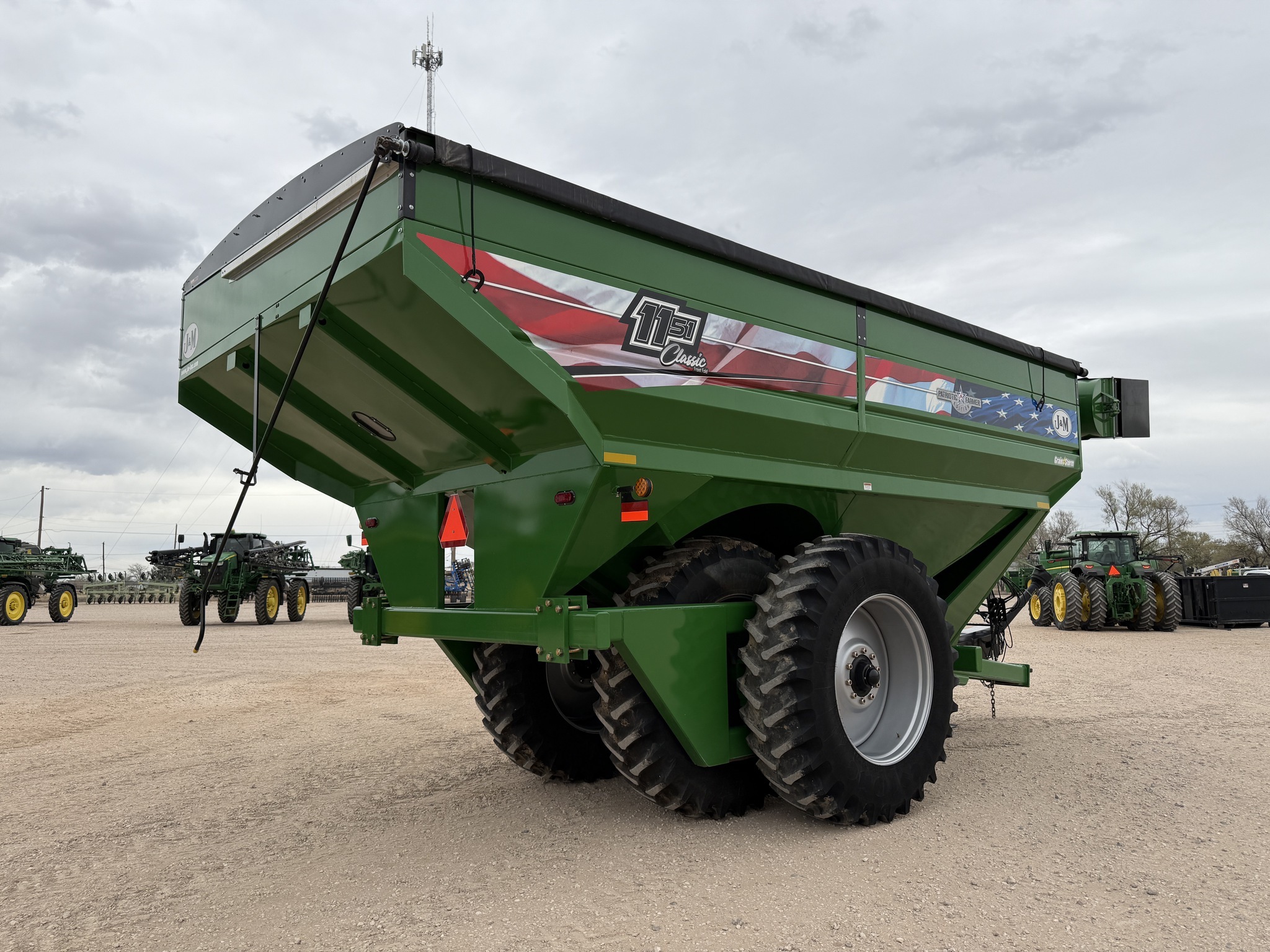 2023 J&M 1151-22D Grain Cart