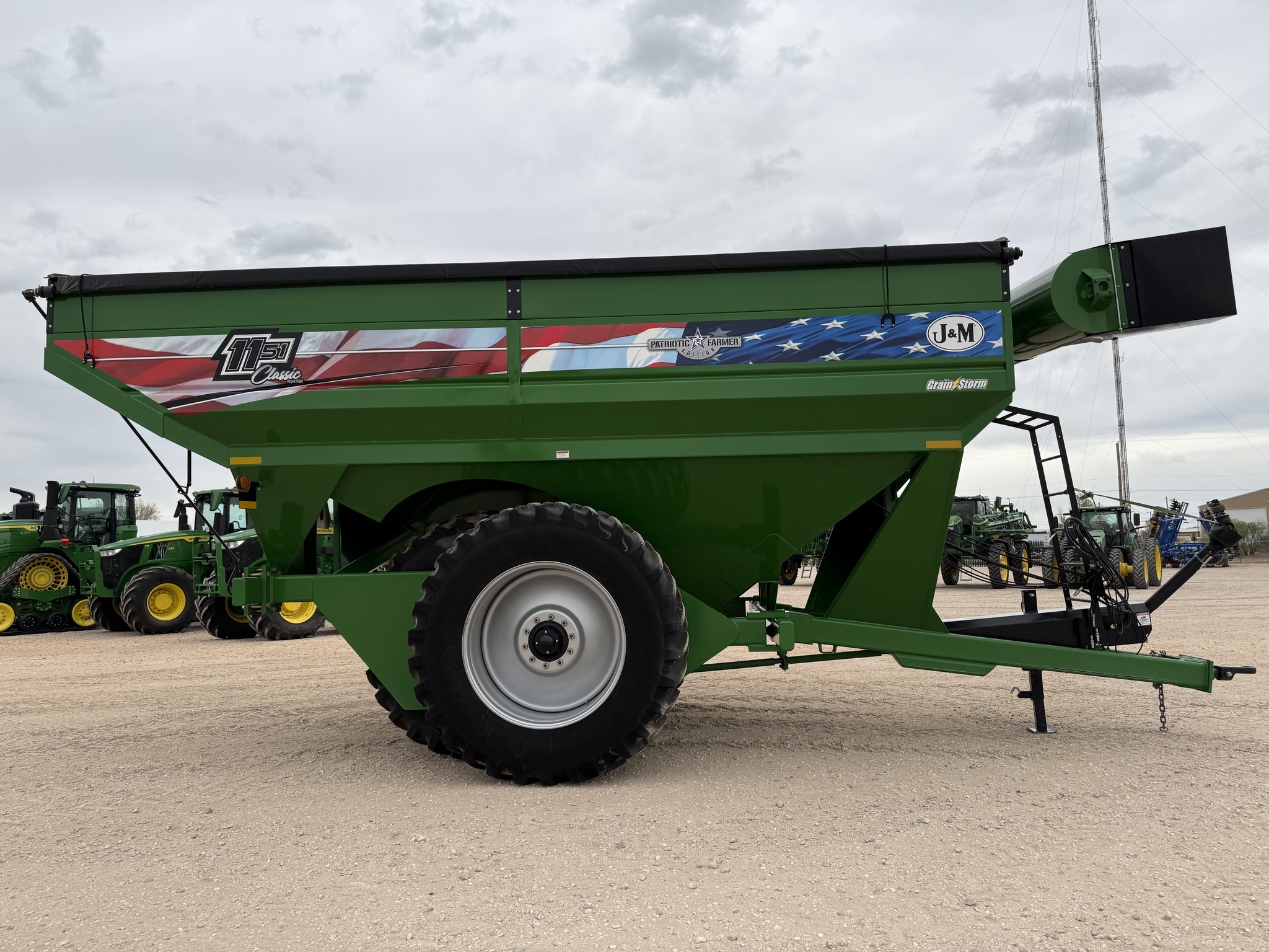 2023 J&M 1151-22D Grain Cart
