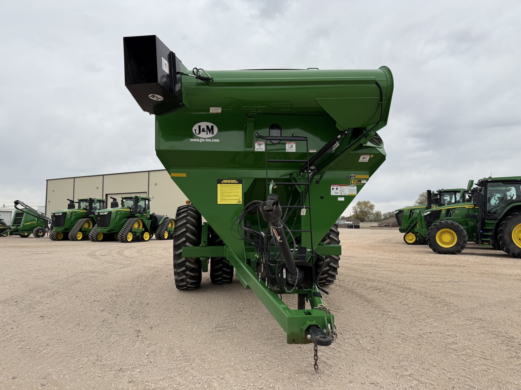 2023 J&M 1151-22D Grain Cart