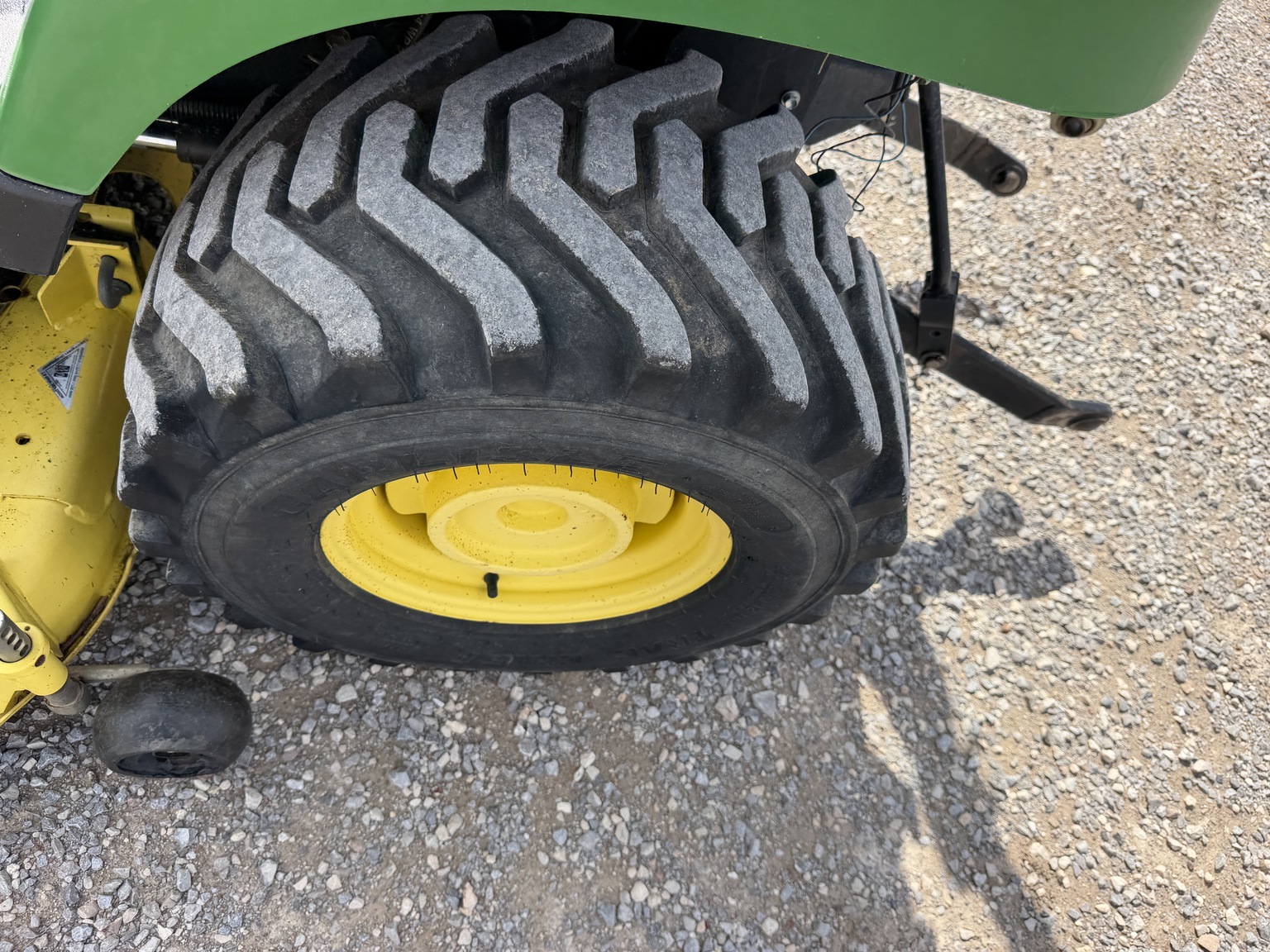 2007 John Deere 2305 Tractor