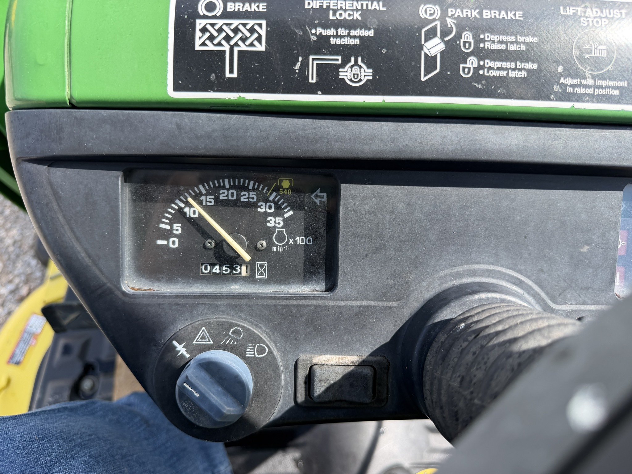 2007 John Deere 2305 Tractor