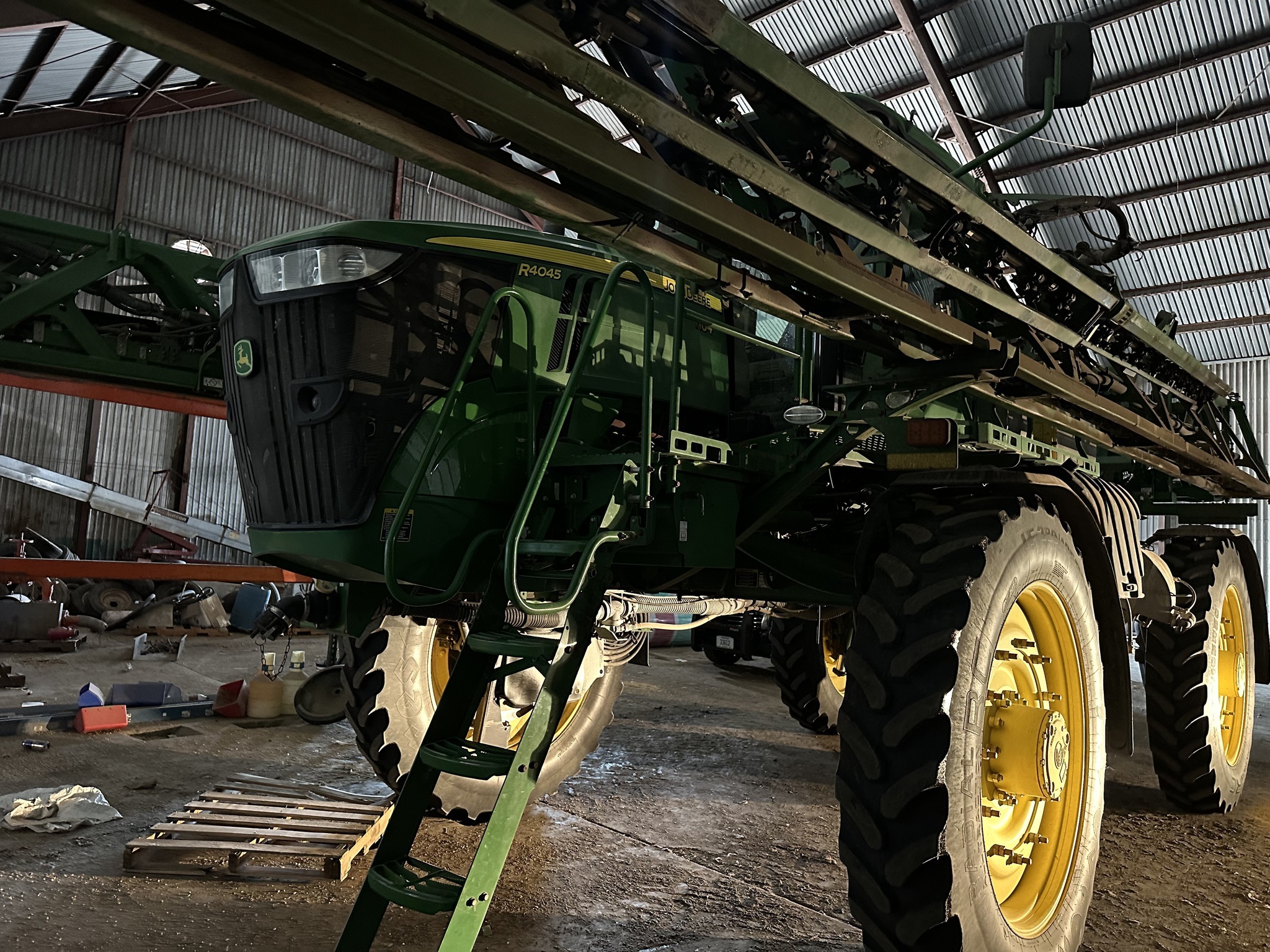 2017 John Deere R4045 Self-Propelled Sprayer
