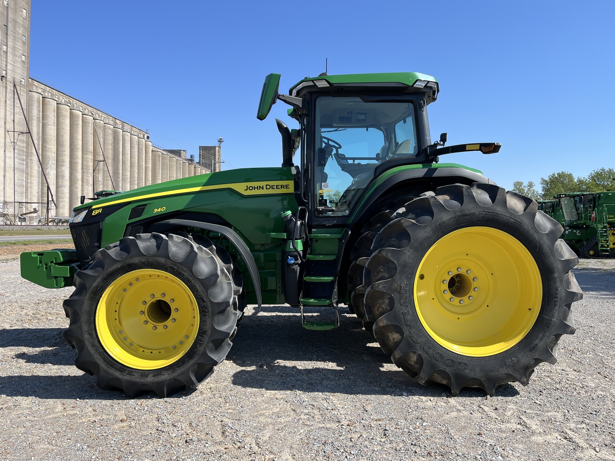 2022 John Deere 8R 340 Tractor