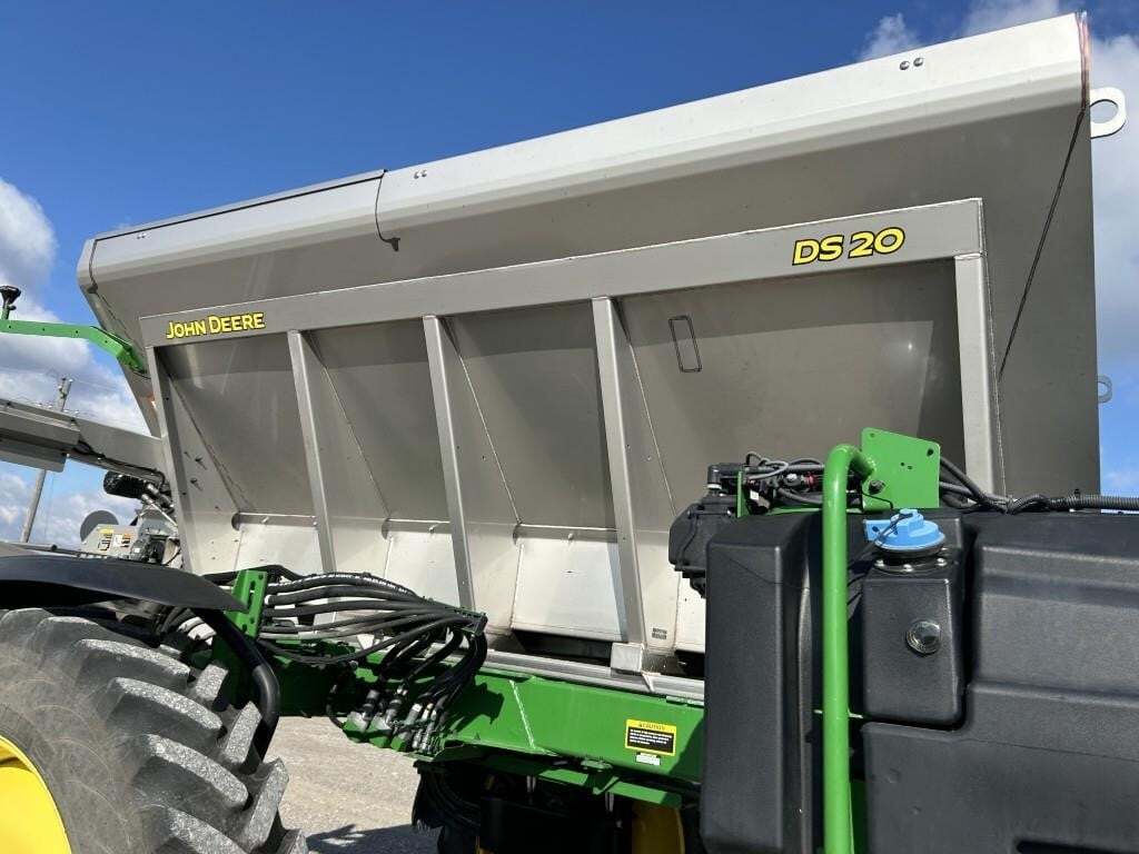 2022 John Deere 412R Self-Propelled Sprayer