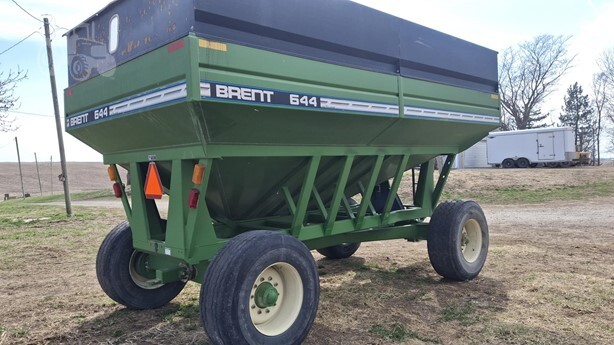  Brent 644 Gravity Wagon