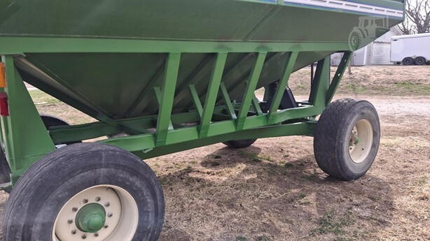  Brent 644 Gravity Wagon