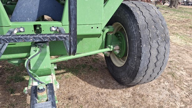  Brent 644 Gravity Wagon