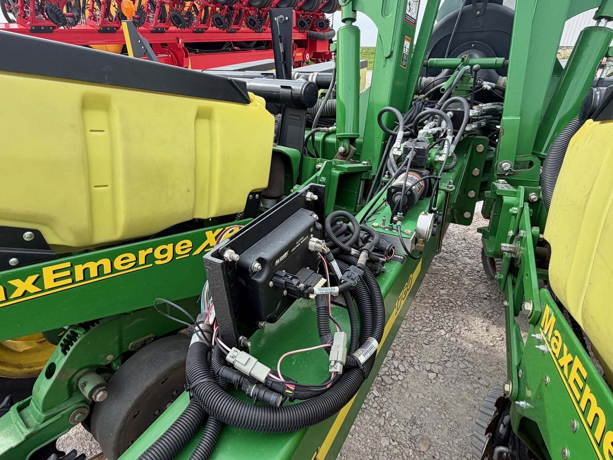 2005 John Deere 1760 Planter