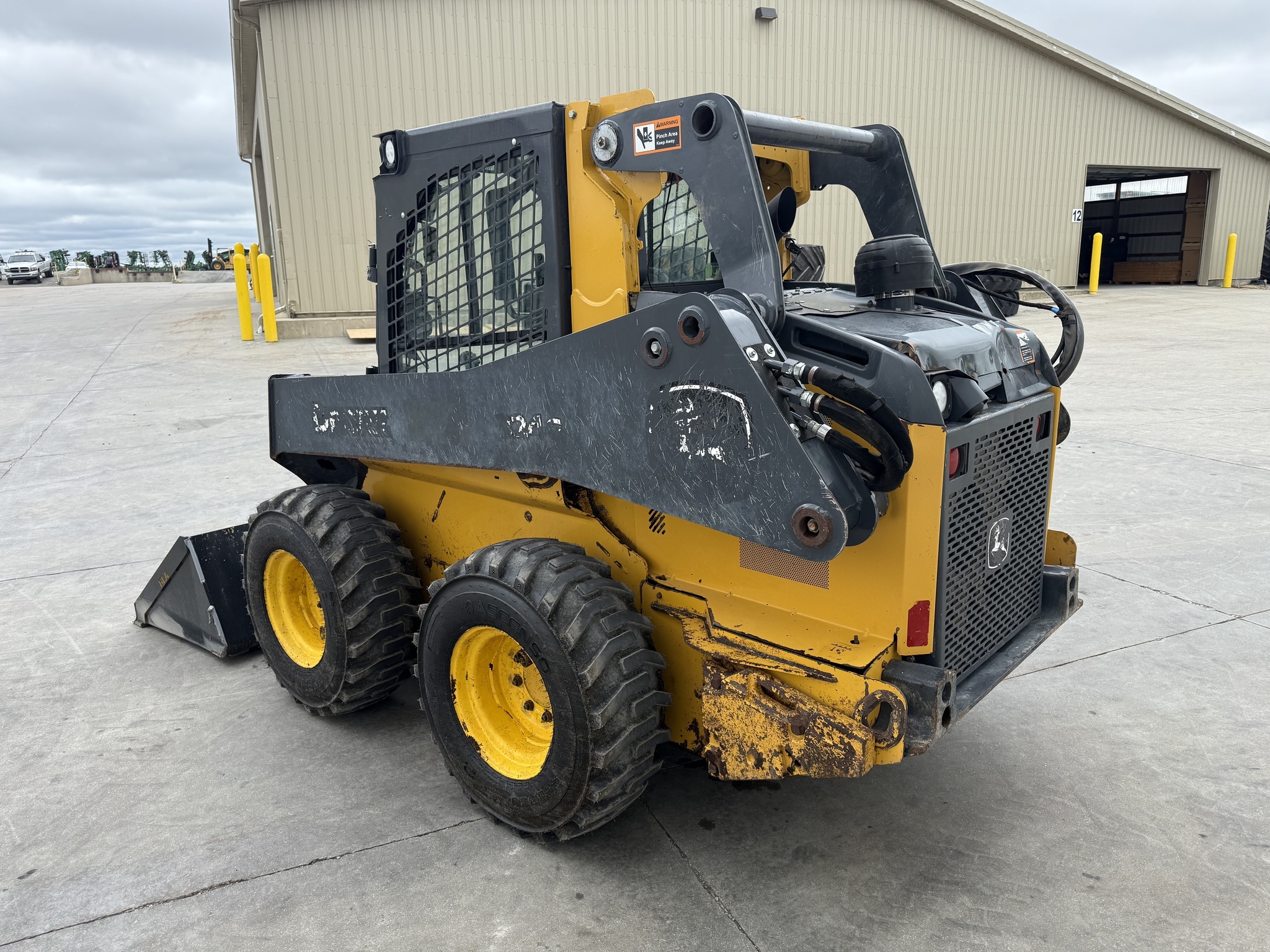 2022 Deere 324G Skid Steer