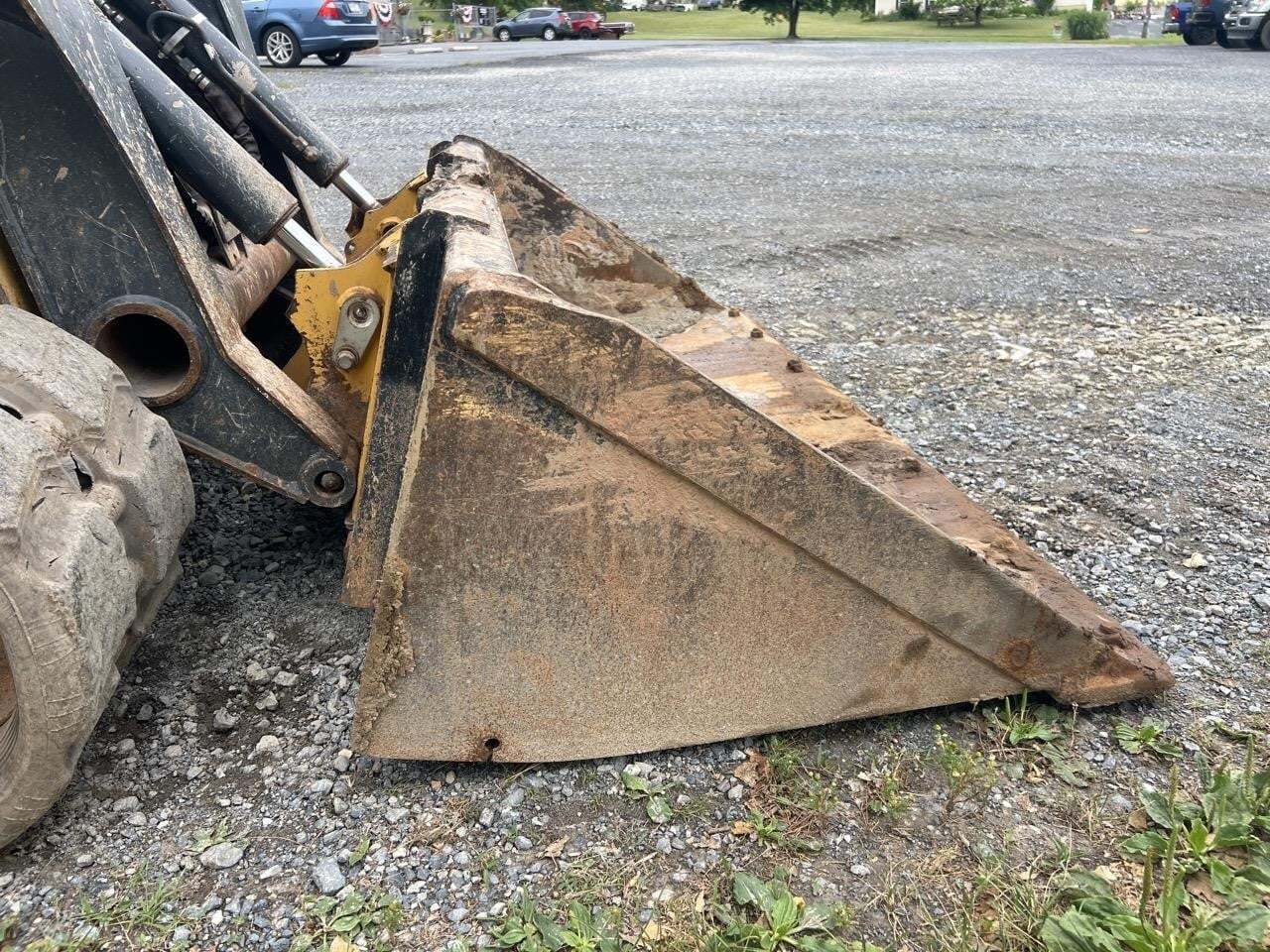 2022 Deere 325G Skid Steer