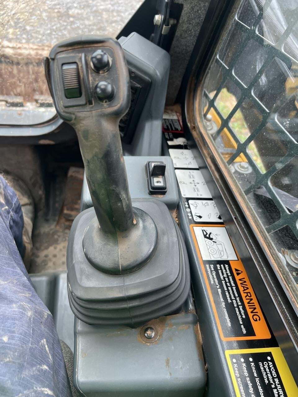2022 Deere 325G Skid Steer