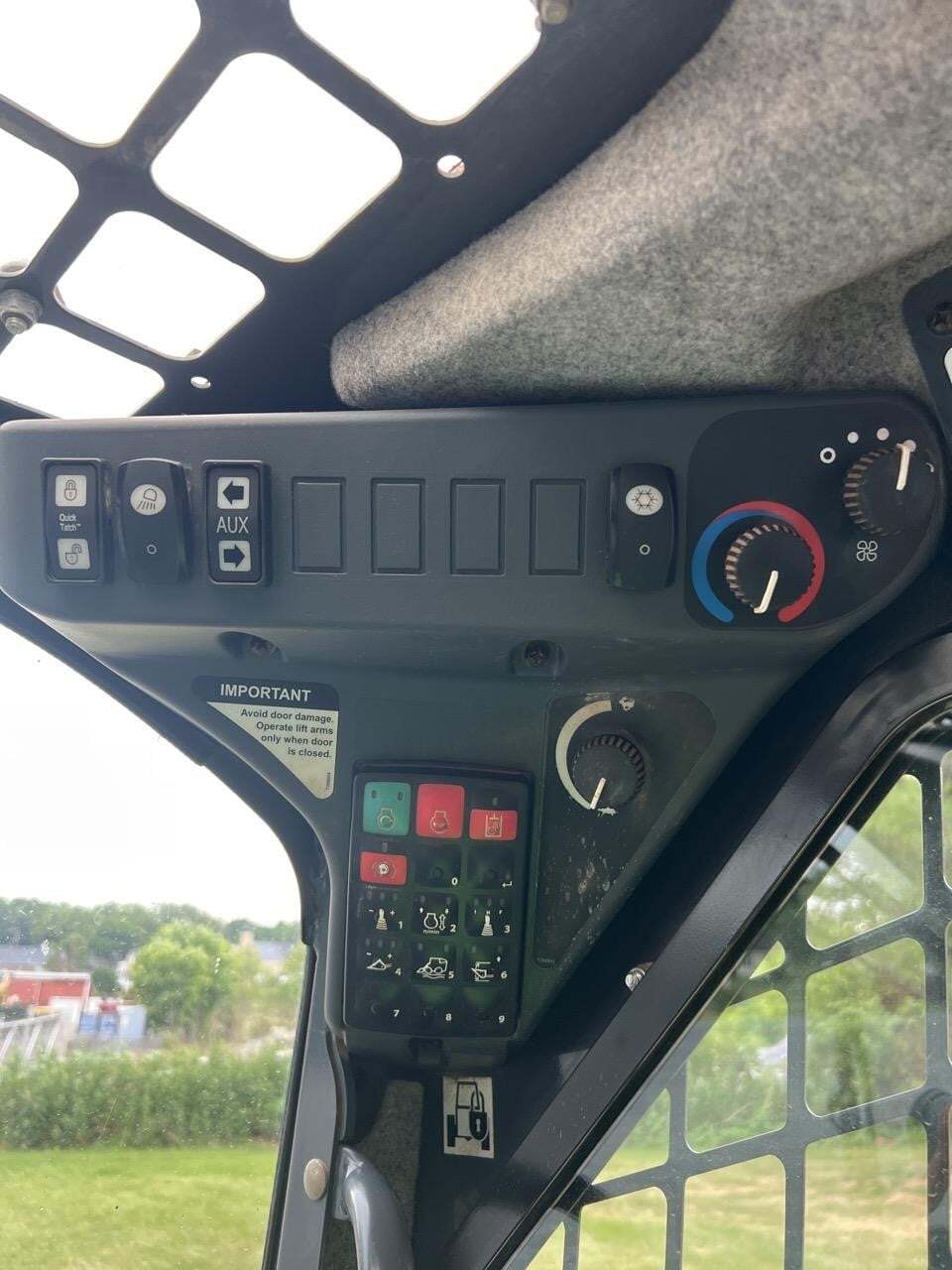 2022 Deere 325G Skid Steer