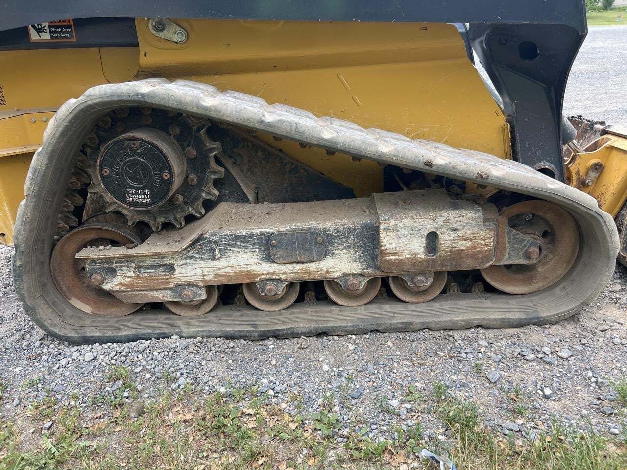 2022 Deere 325G Skid Steer
