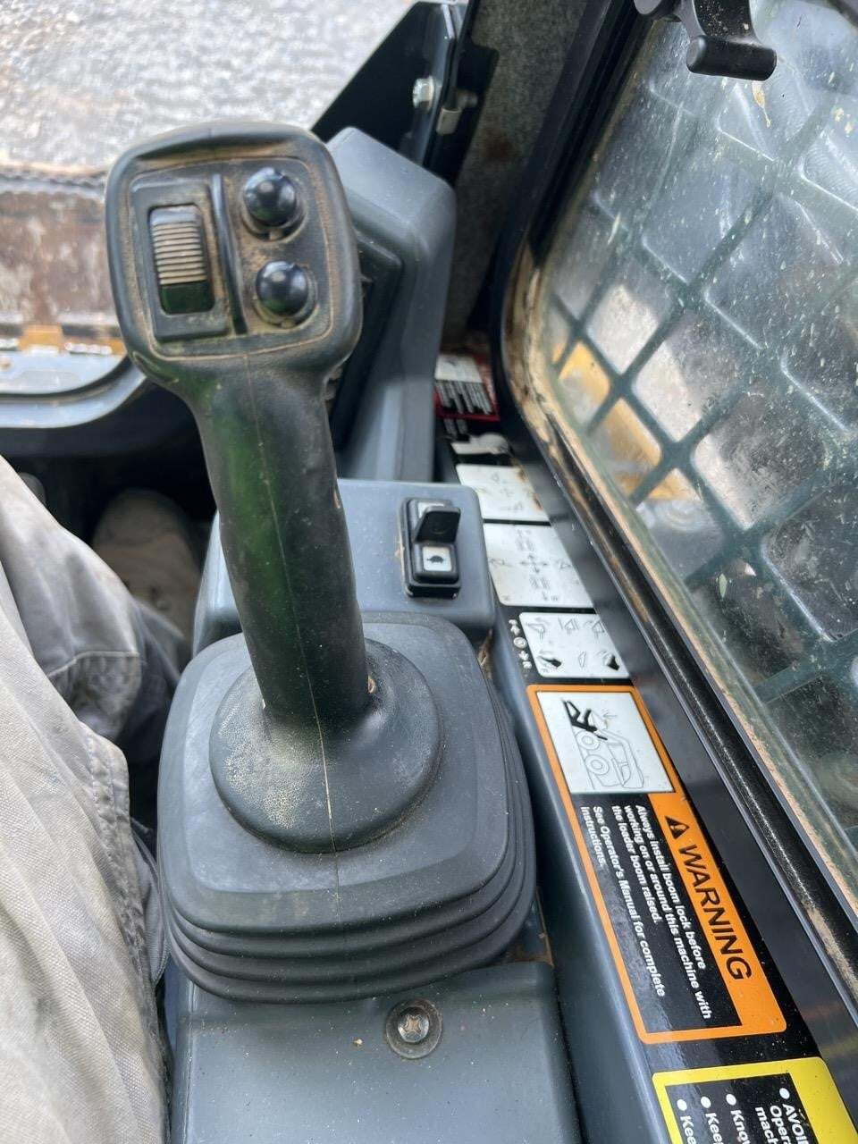 2022 Deere 325G Skid Steer