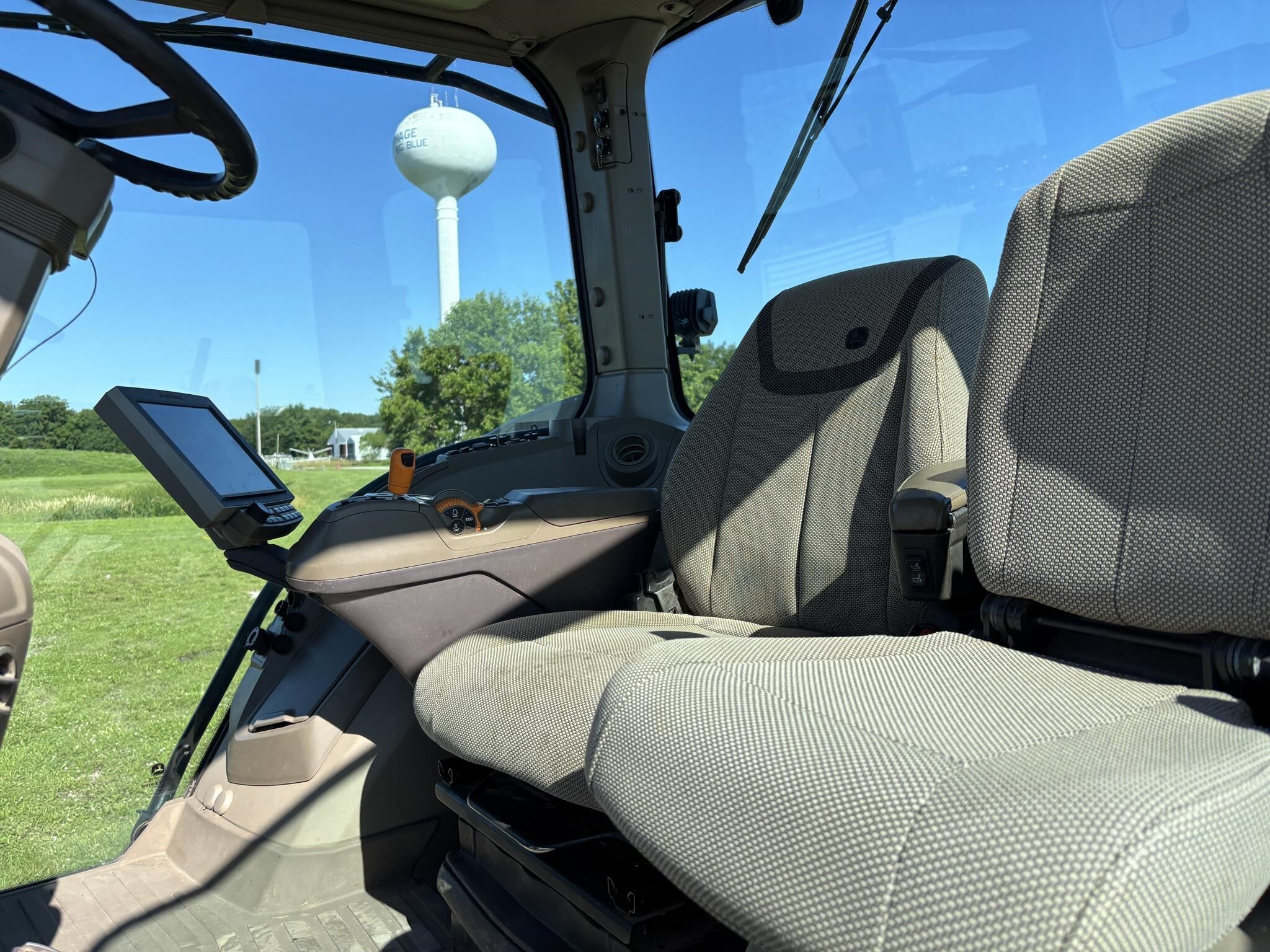 2022 John Deere 8R 340 Tractor
