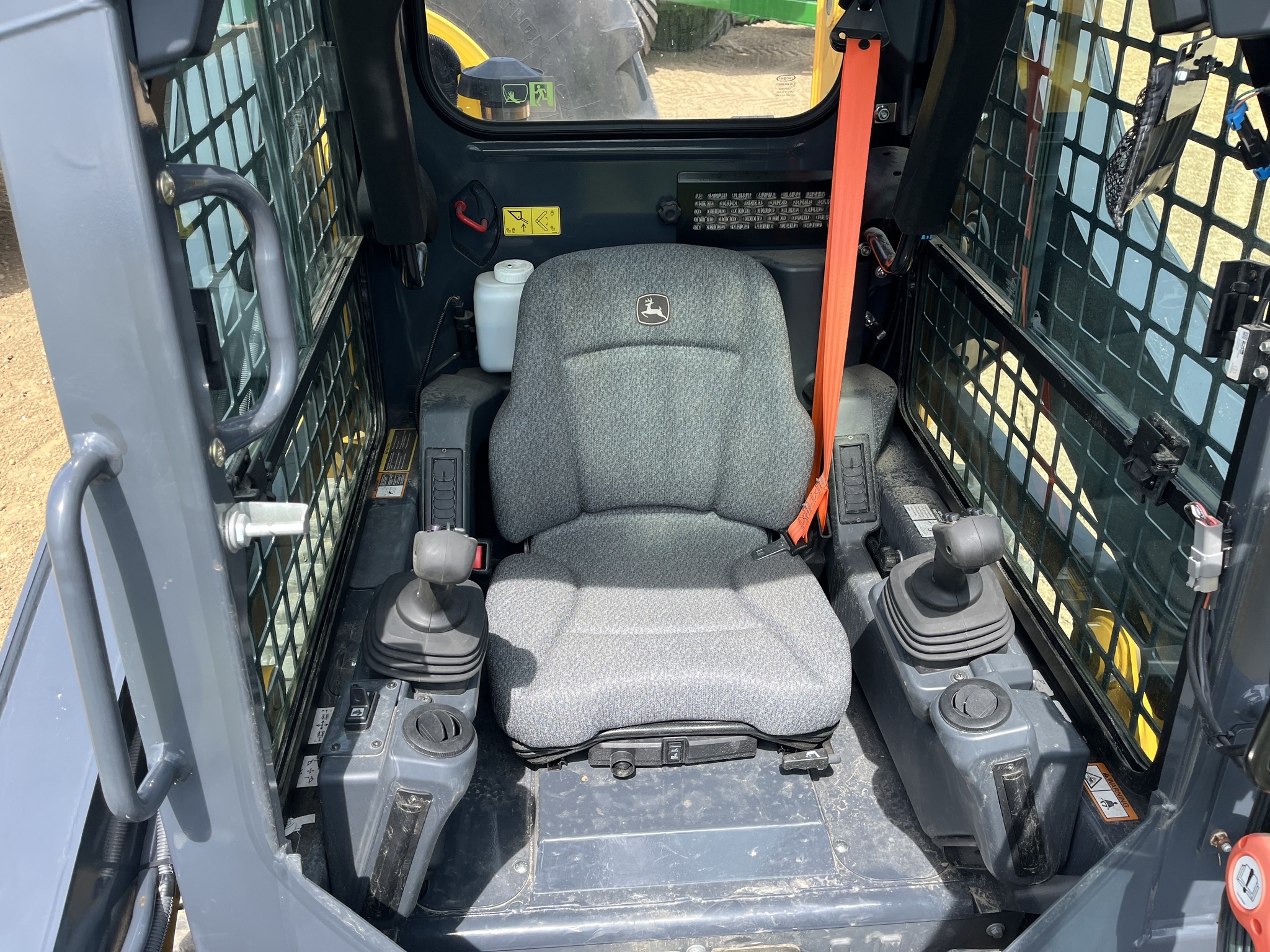2023 Deere 318G Skid Steer