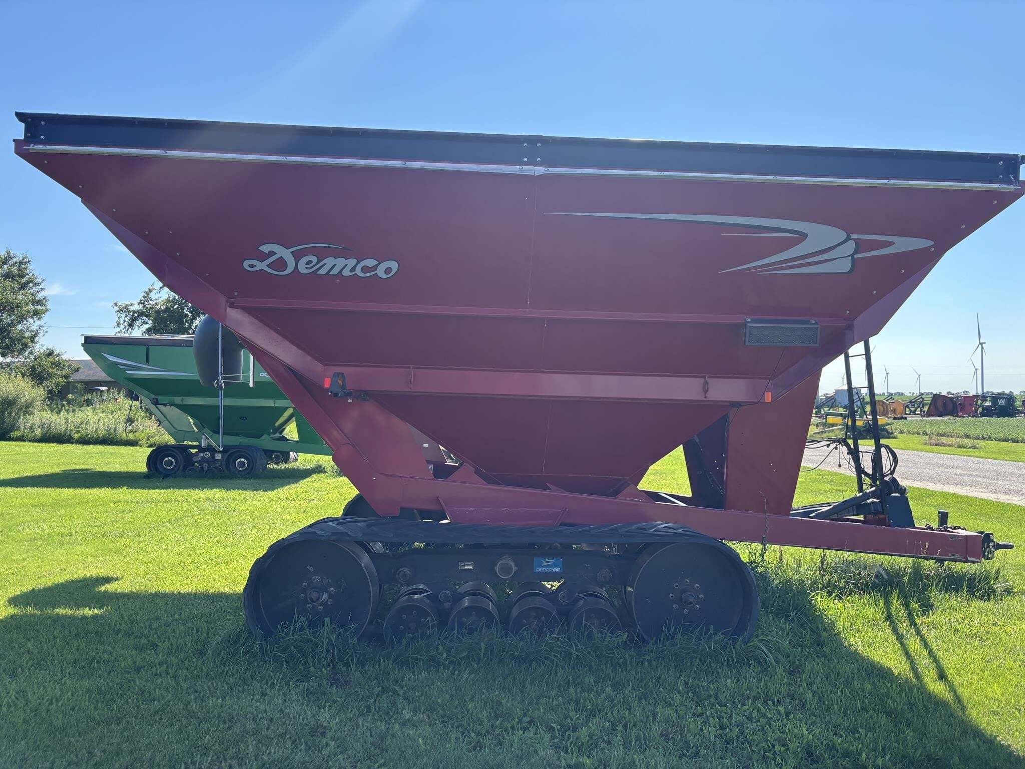2013 Demco 1150 Grain Cart