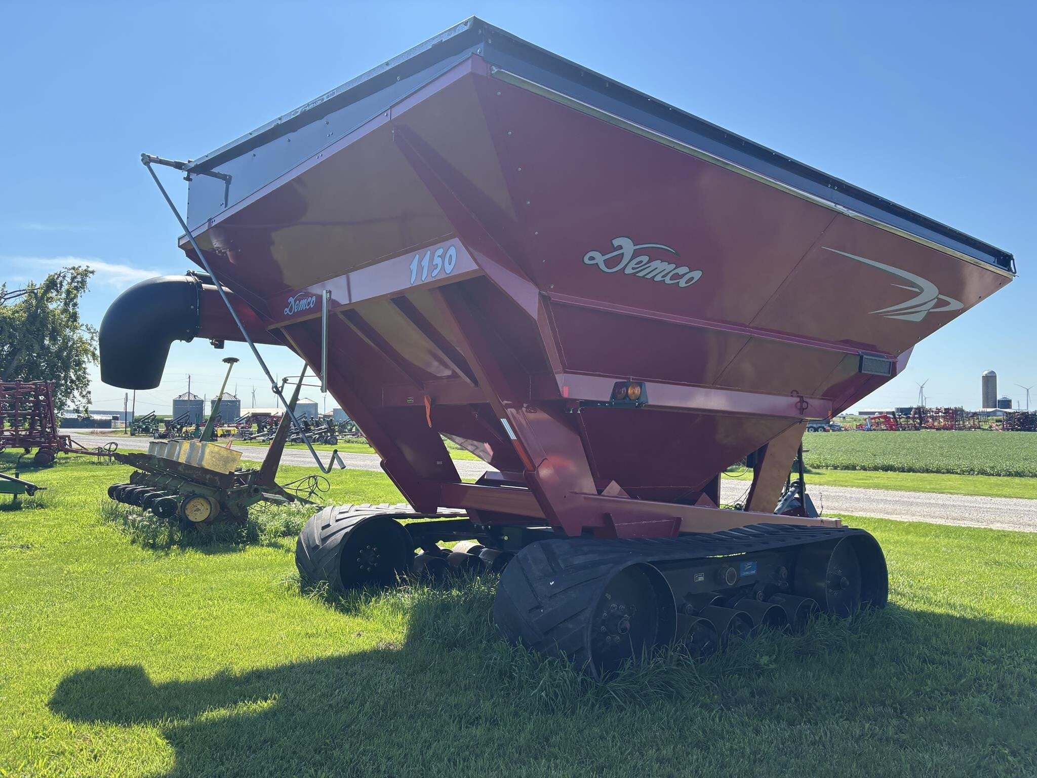 2013 Demco 1150 Grain Cart
