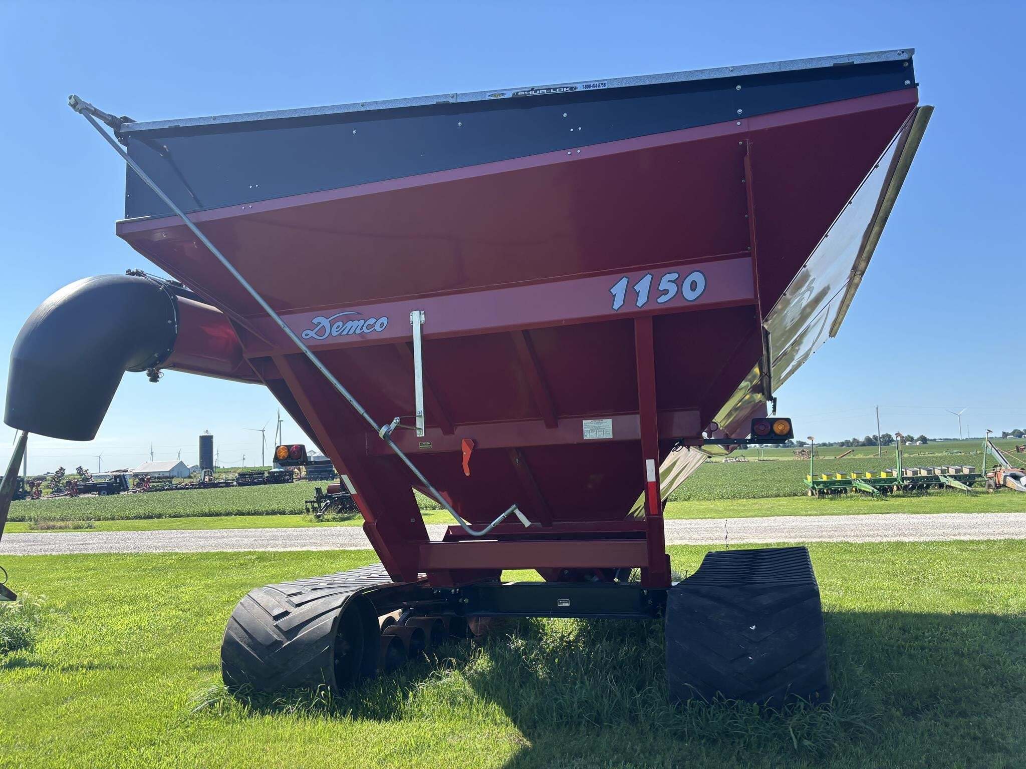 2013 Demco 1150 Grain Cart