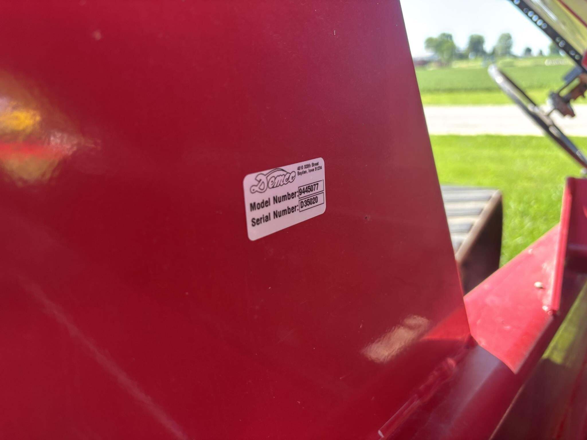 2013 Demco 1150 Grain Cart
