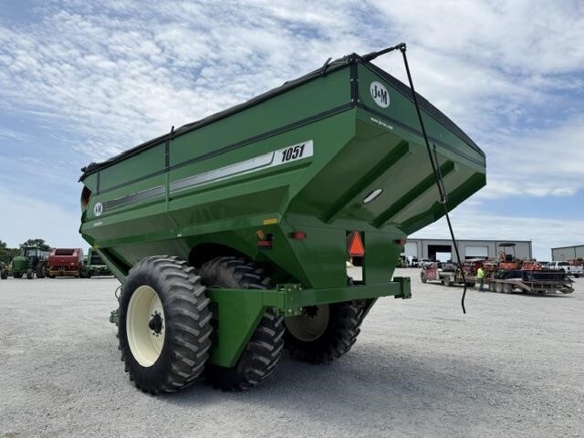  J&M 1051-22 Grain Cart