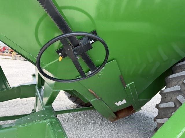  J&M 1051-22 Grain Cart