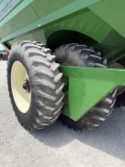  J&M 1051-22 Grain Cart