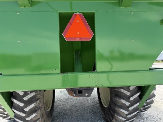  J&M 1051-22 Grain Cart