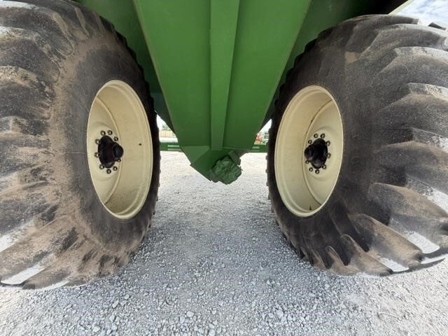  J&M 1051-22 Grain Cart