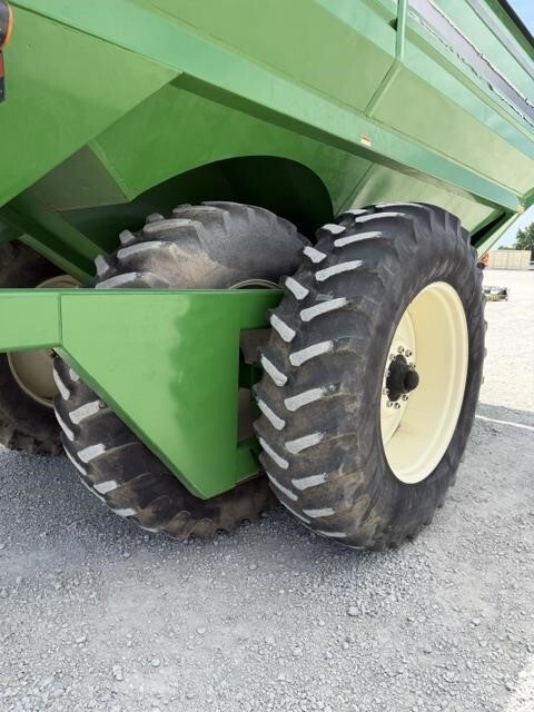  J&M 1051-22 Grain Cart