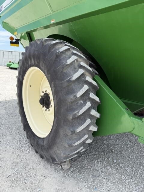  J&M 1051-22 Grain Cart