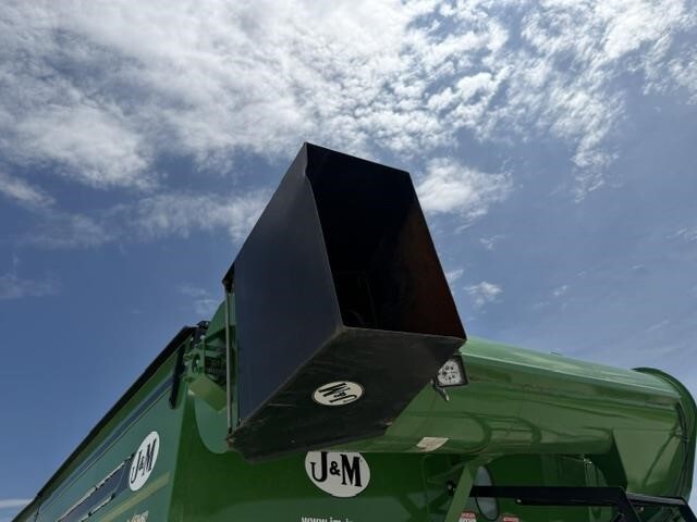  J&M 1051-22 Grain Cart