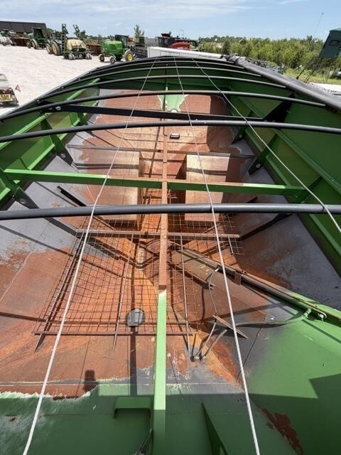  J&M 1051-22 Grain Cart