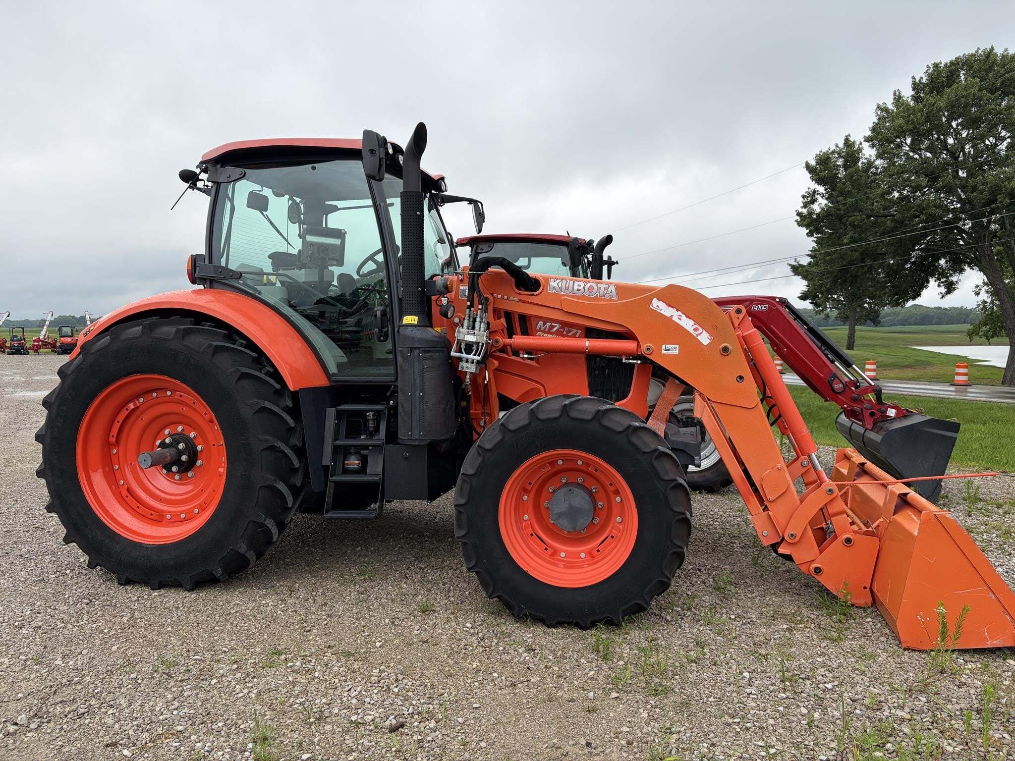 2017 Kubota M7-171 PREMIUM KVT Tractor