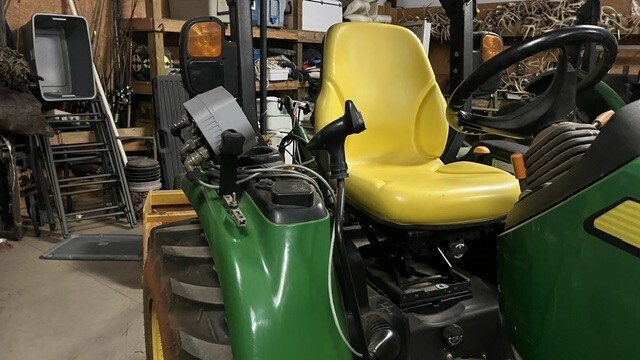 2016 John Deere 3033R Tractor