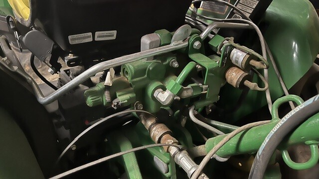2016 John Deere 3033R Tractor