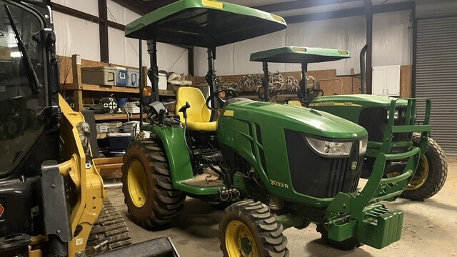2016 John Deere 3033R Tractor