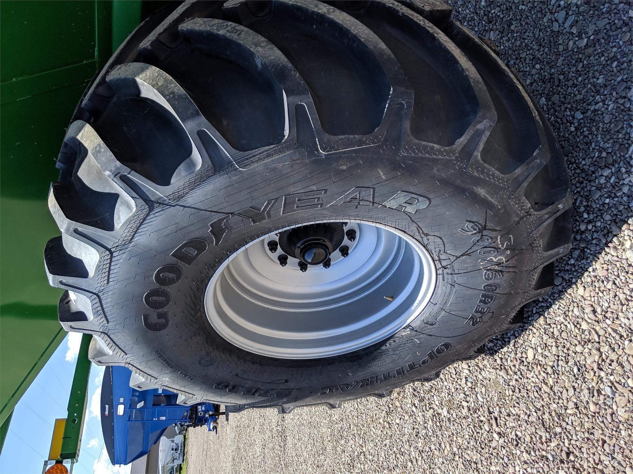  Brandt 1120XR Grain Cart