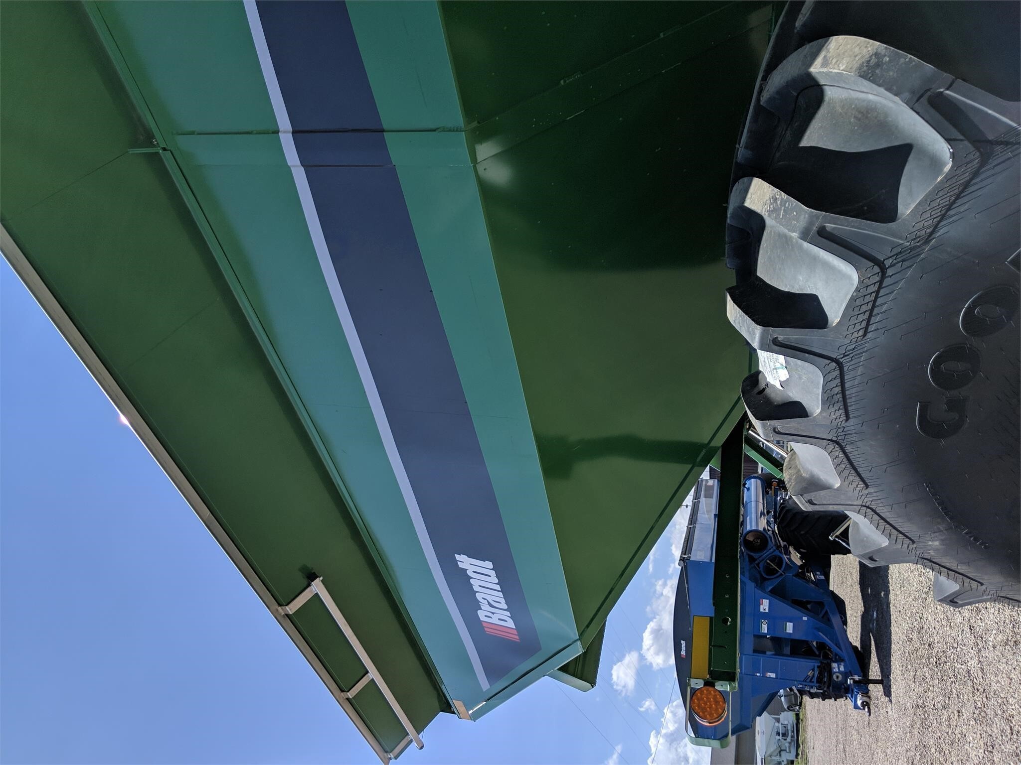  Brandt 1120XR Grain Cart