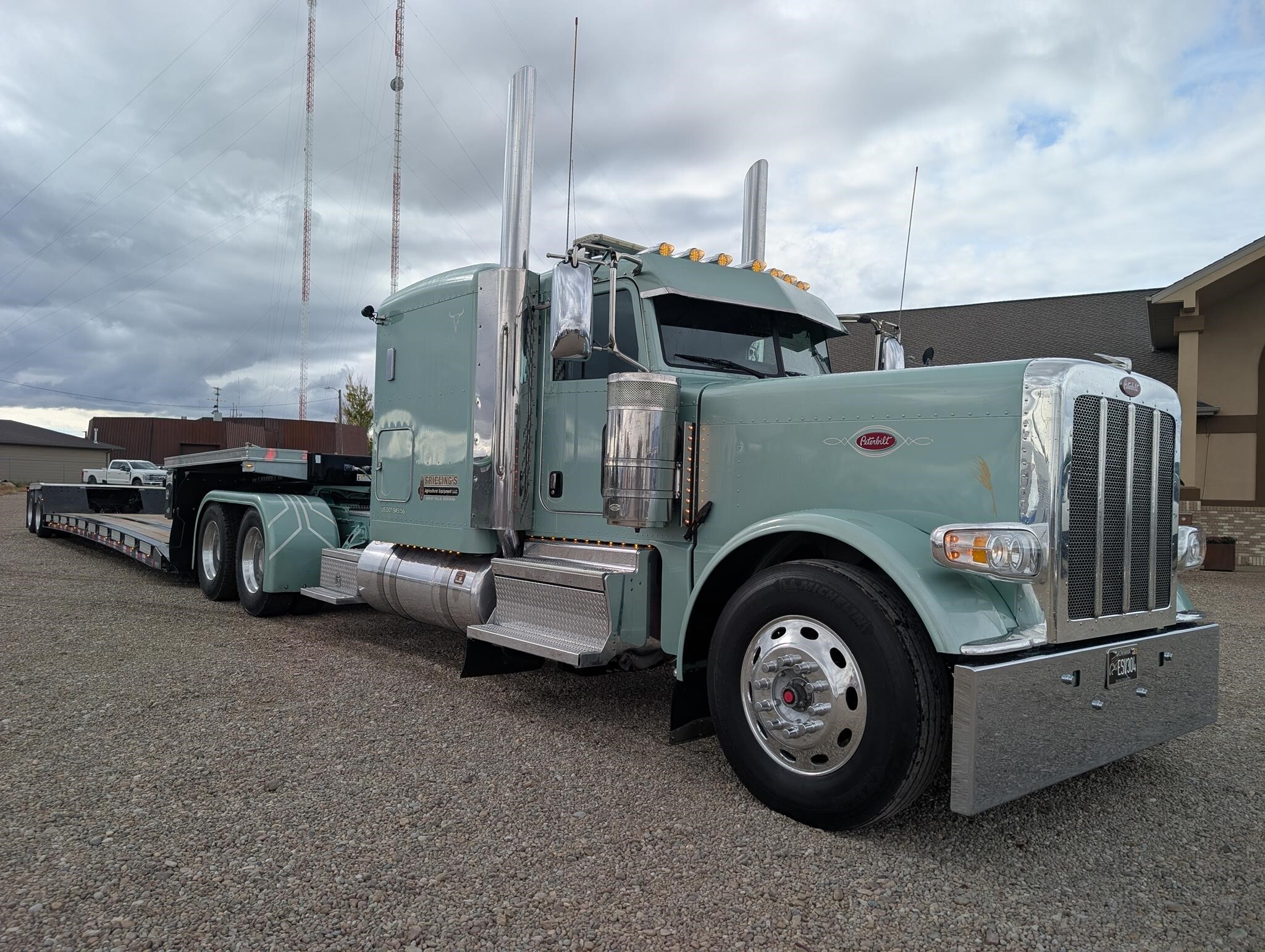 2021 Peterbilt 389 Semi Trucks/Trailer
