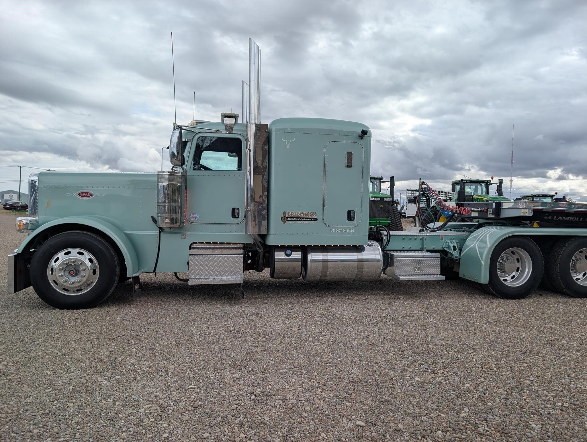 2021 Peterbilt 389 Semi Trucks/Trailer