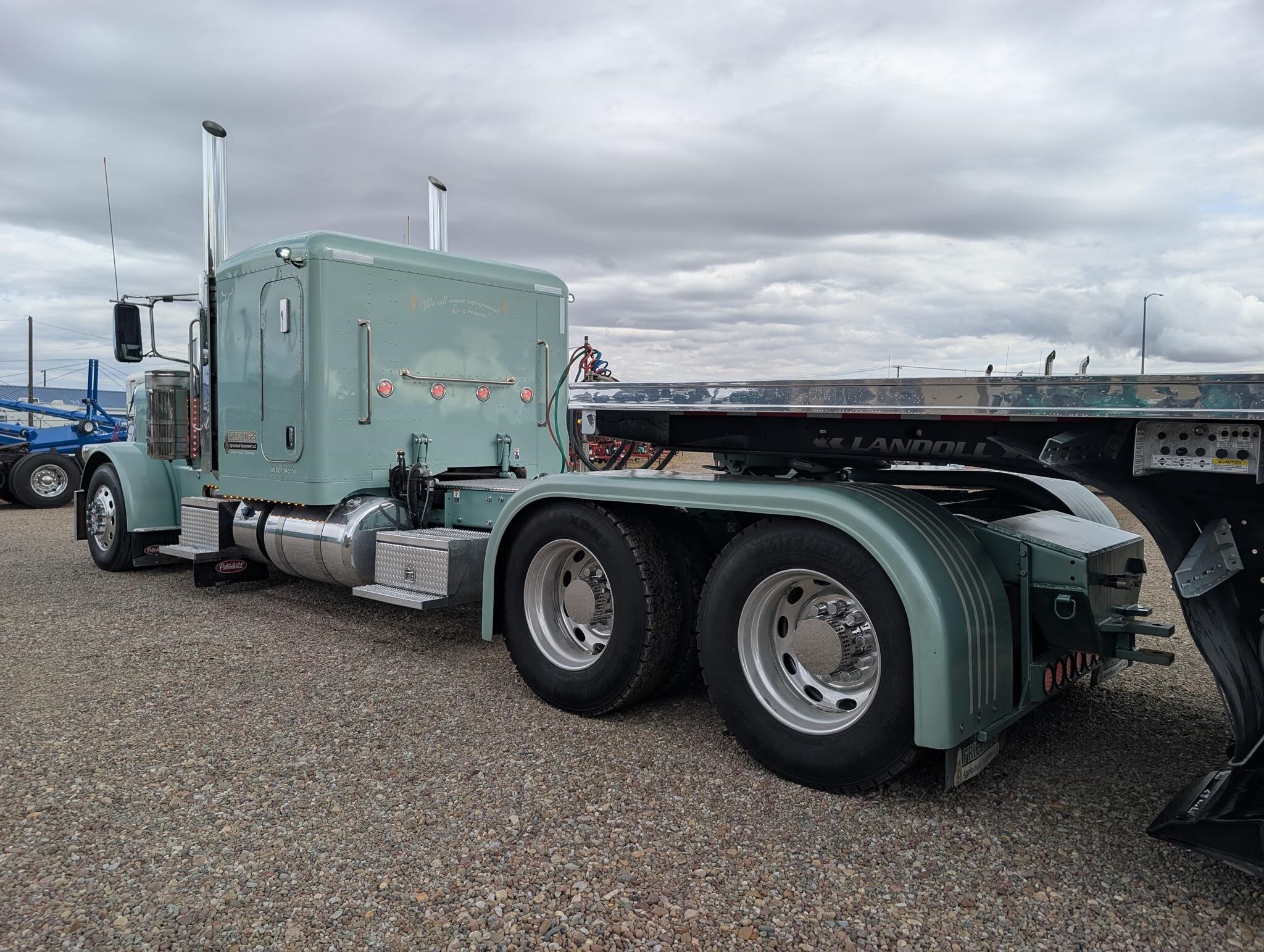 2021 Peterbilt 389 Semi Trucks/Trailer