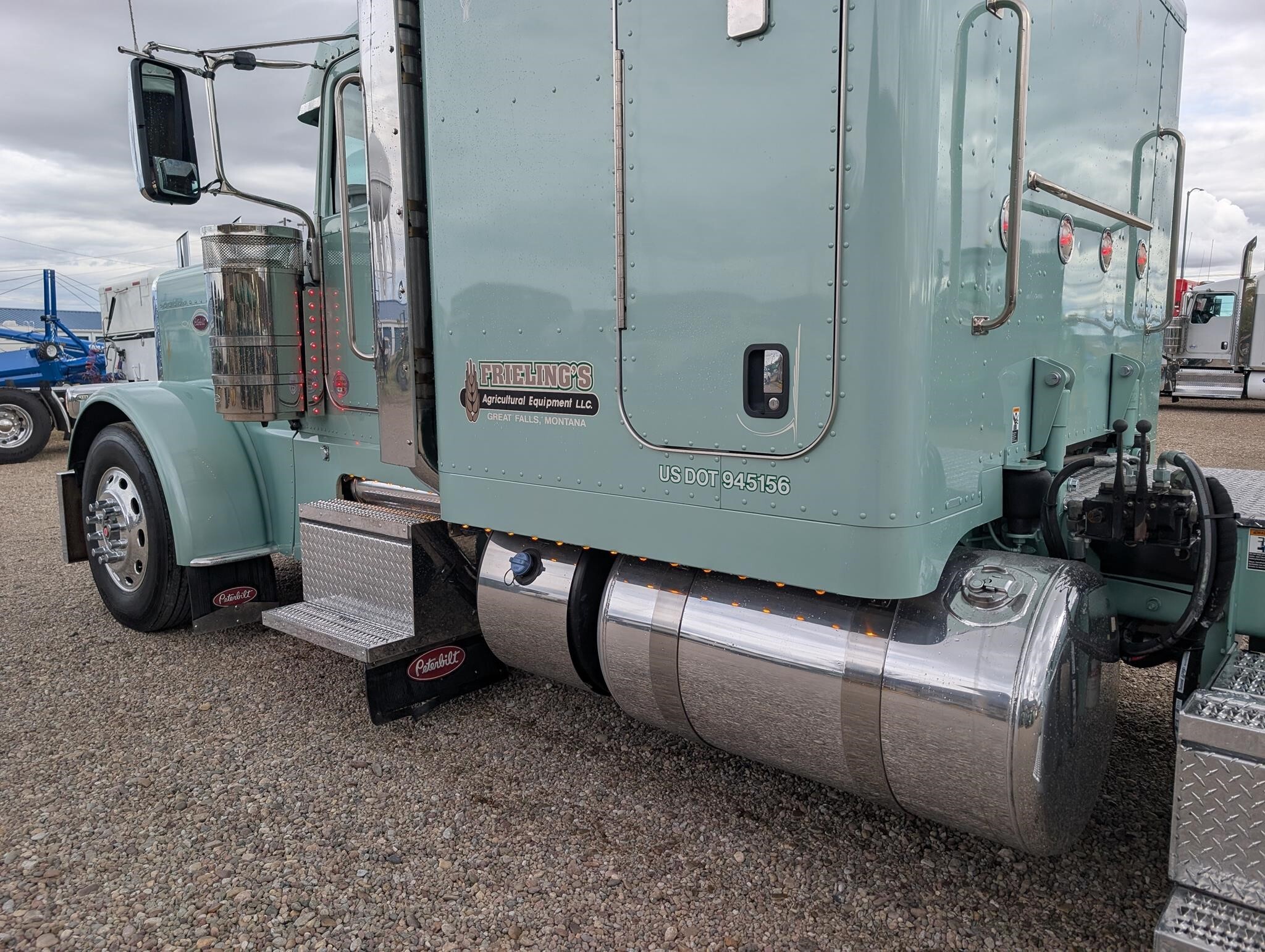 2021 Peterbilt 389 Semi Trucks/Trailer