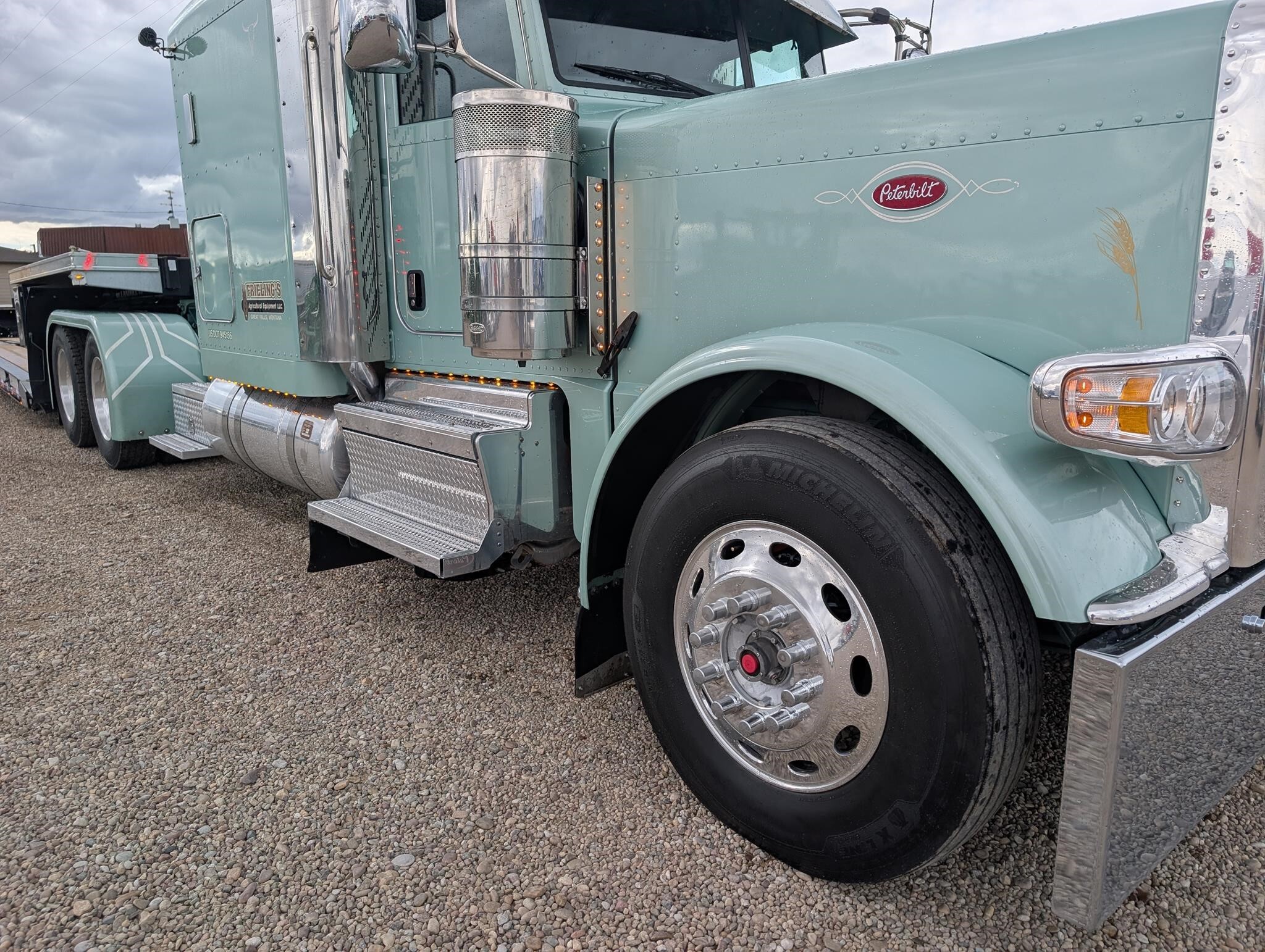 2021 Peterbilt 389 Semi Trucks/Trailer