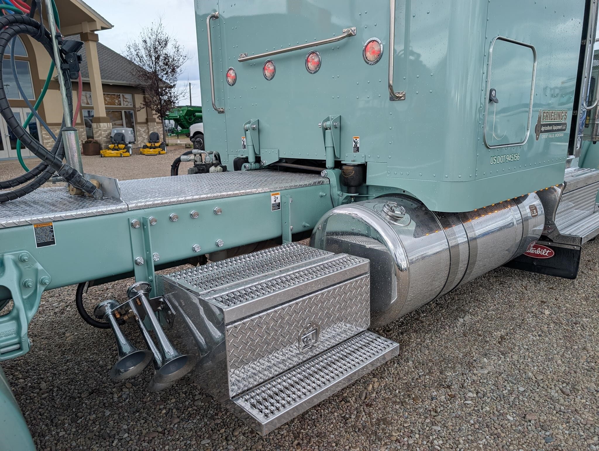 2021 Peterbilt 389 Semi Trucks/Trailer